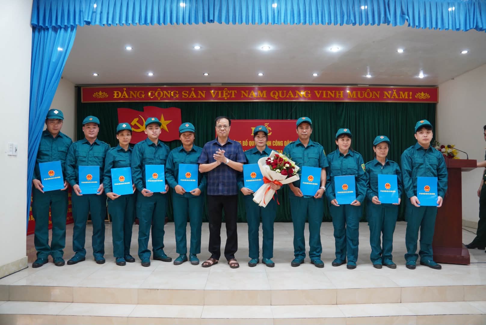 Lễ công bố quyết định hoàn thành nghĩa vụ dân quân và kết nạp dân quân năm 2026