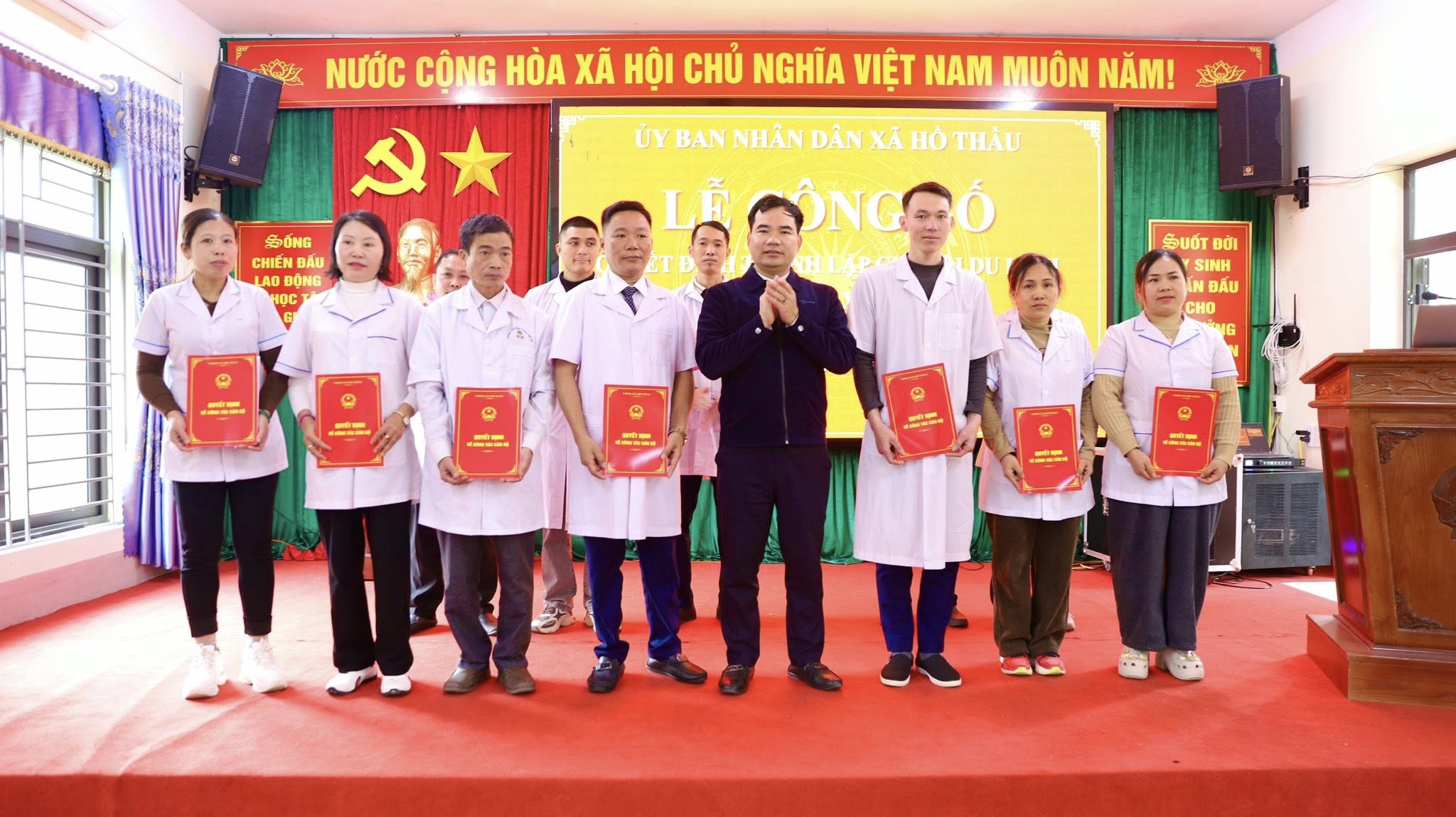 Xã Hồ Thầu tổ chức lễ Công bố các Quyết định thành lập và bổ nhiệm lãnh đạo Trạm Y tế xã 
