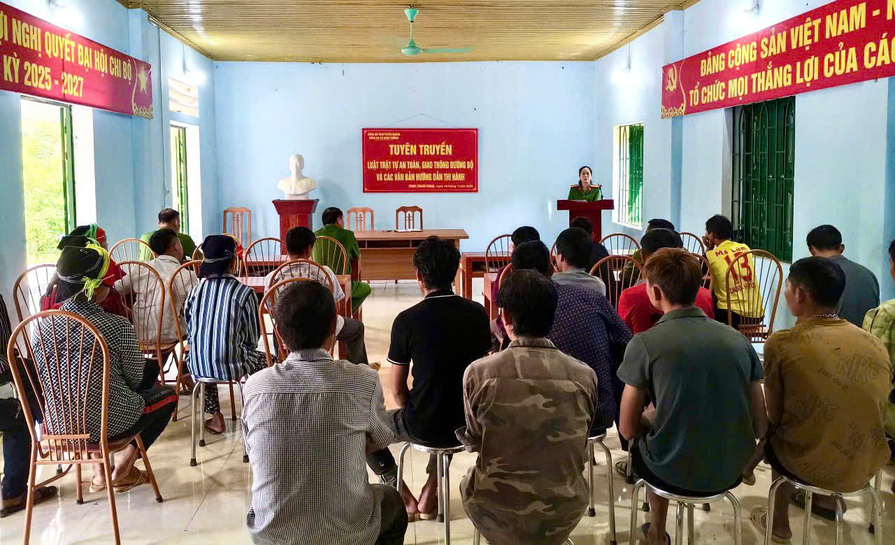 CÔNG AN XÃ NGỌC ĐƯỜNG ĐẨY MẠNH TUYÊN TRUYỀN LUẬT TRẬT TỰ AN TOÀN GIAO THÔNG ĐƯỜNG BỘ VÀ CÁC QUY ĐỊNH CỦA PHÁP LUẬT ĐẾN NGƯỜI DÂN TRÊN ĐỊA BÀN
