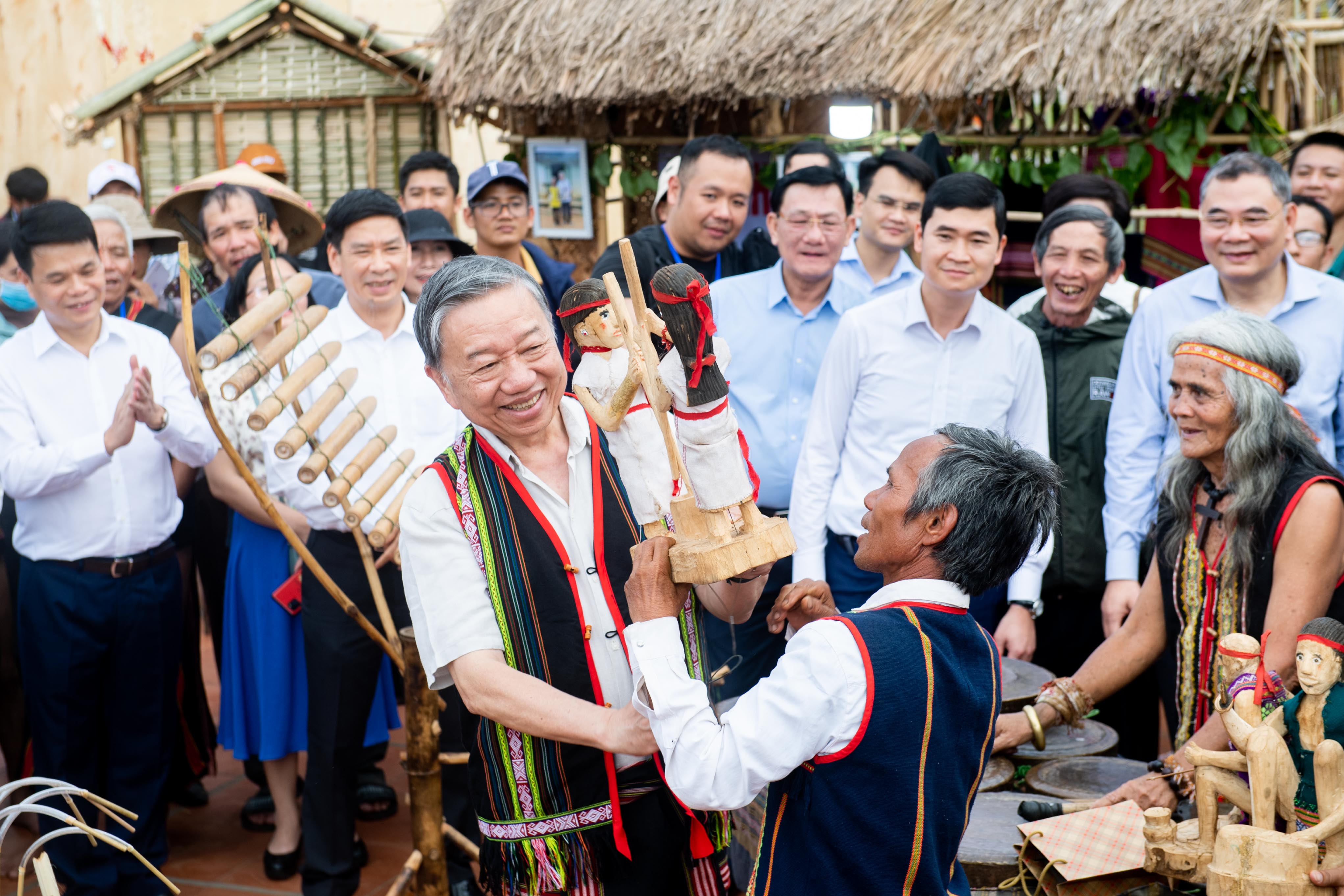 BÀI DỰ THI BÚA LIỀM VÀNG: XÂY DỰNG ĐẢNG TRONG SẠCH, VỮNG MẠNH TRƯỚC SỰ CHỐNG PHÁ CỦA CÁC THẾ LỰC THÙ ĐỊCH