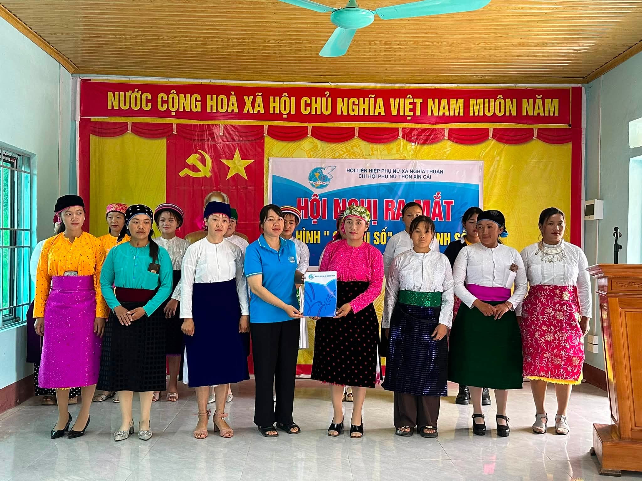 Hội LHPN xã Nghĩa Thuận ra mắt điểm mô hình “Chi hội số”, “Gia đình số”