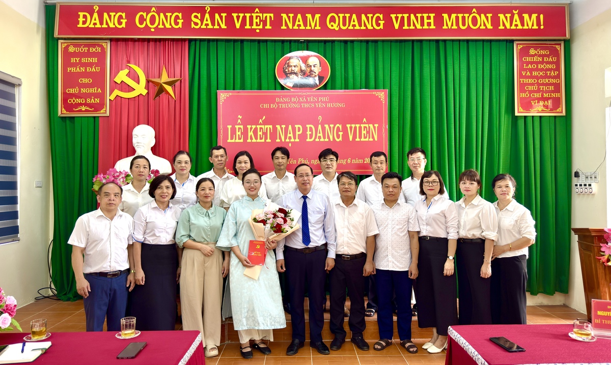 CHI BỘ TRƯỜNG THCS YÊN HƯƠNG TỔ CHỨC LỄ KẾT NẠP ĐẢNG VIÊN MỚI
