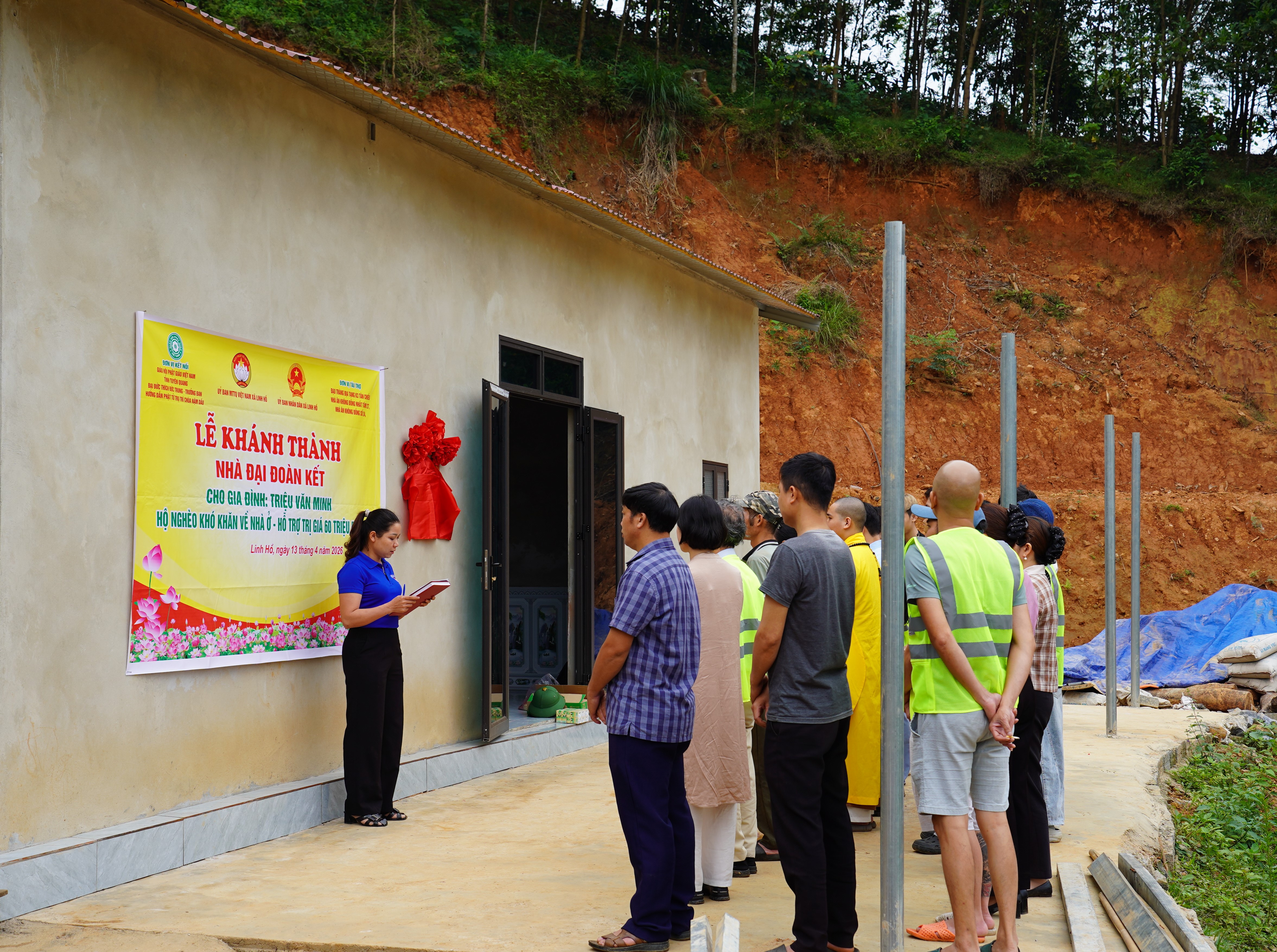            Xã Linh Hồ khánh thành và bàn giao nhà Đại đoàn kết