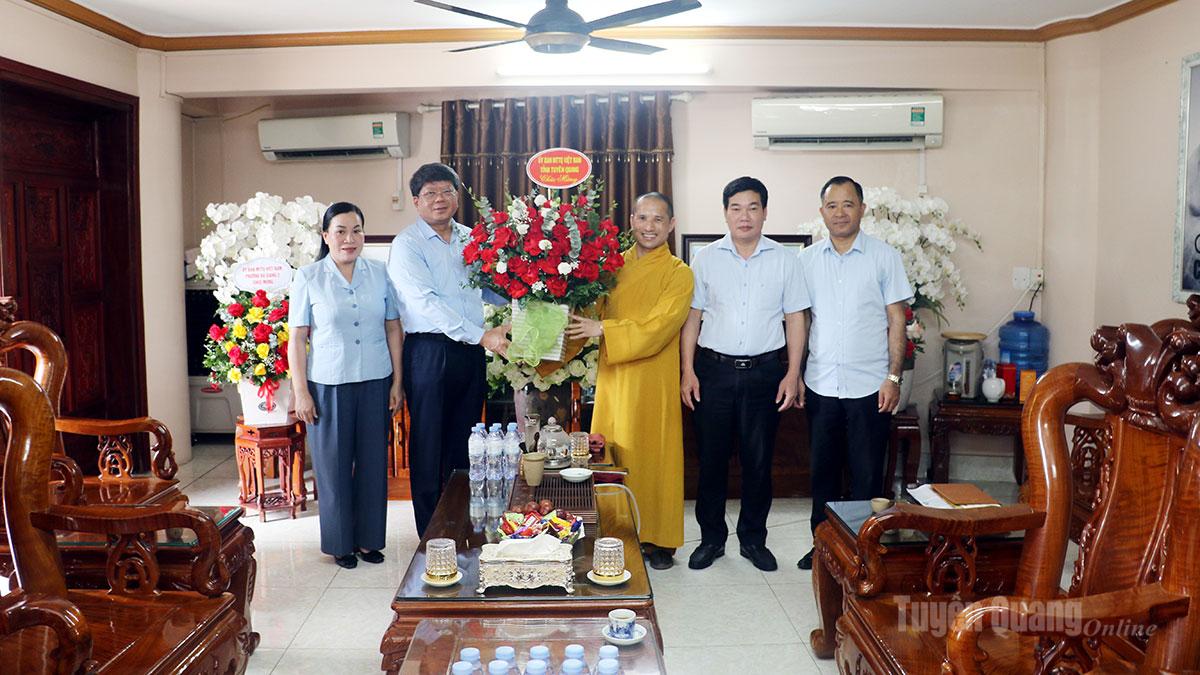 Phó Chủ tịch Thường trực Ủy ban MTTQ tỉnh Hà Trung Kiên thăm hỏi, chúc mừng Đại lễ Phật đản Phật lịch 2570 – Dương lịch 2026 tại Chùa Quan Âm và Chùa Thiên Ân