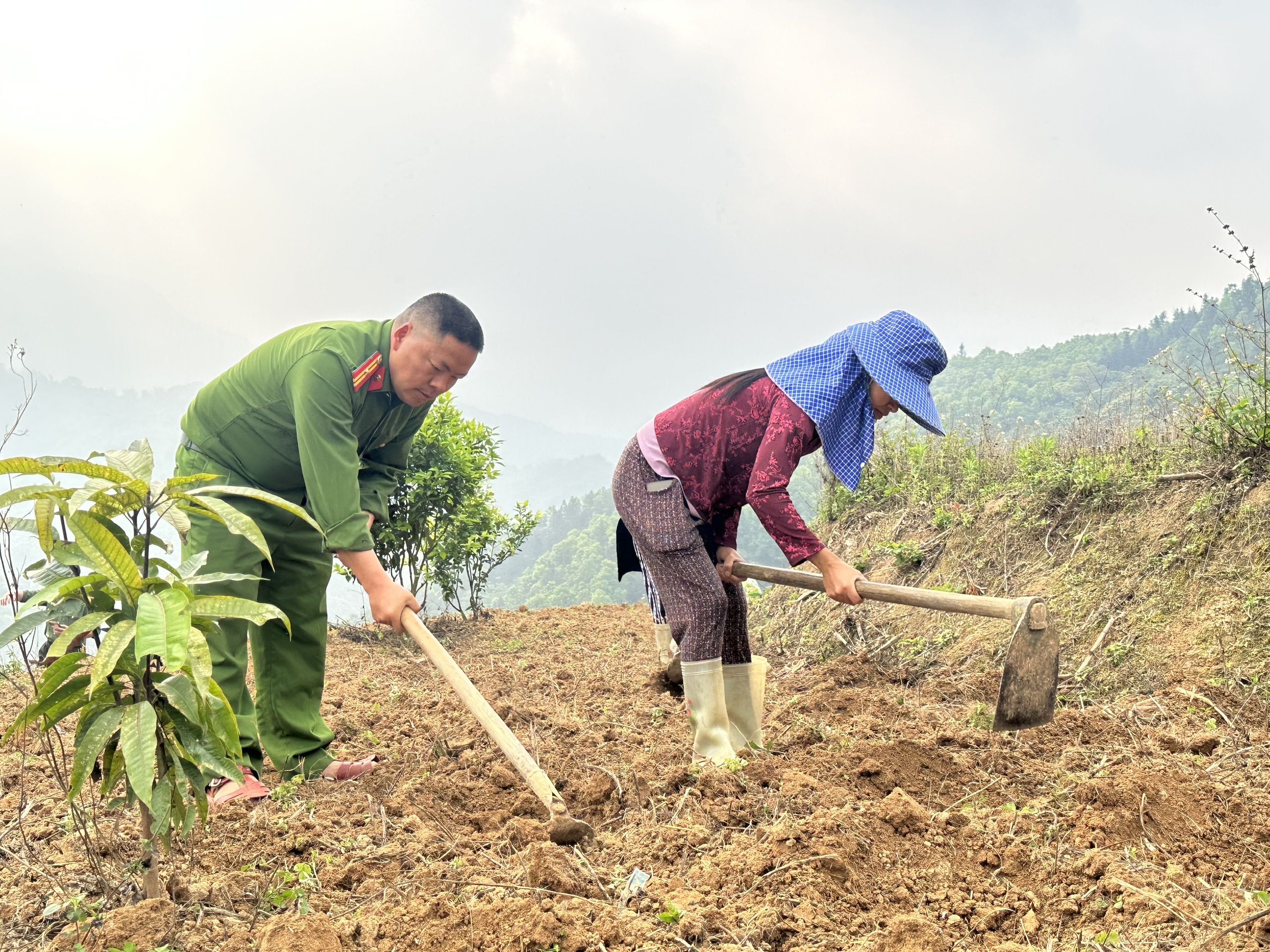 CÔNG AN XÃ NGHĨA THUẬN ĐẨY MẠNH MÔ HÌNH “DÂN VẬN KHÉO” GẮN VỚI PHÁT TRIỂN KINH TẾ NHÂN DÂN