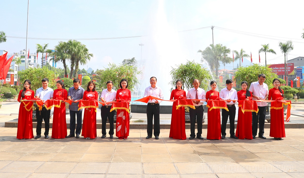 Khai mạc Triển lãm cây cảnh chào mừng Đại hội đại biểu Đảng bộ tỉnh Tuyên Quang lần thứ I