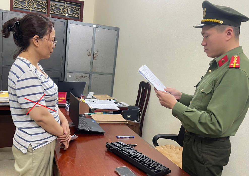 KHỞI TỐ ĐỐI TƯỢNG GIẢ DANH NAM GIỚI LỪA ĐẢO TÌNH CẢM, CHIẾM ĐOẠT HƠN 1,1 TỶ ĐỒNG