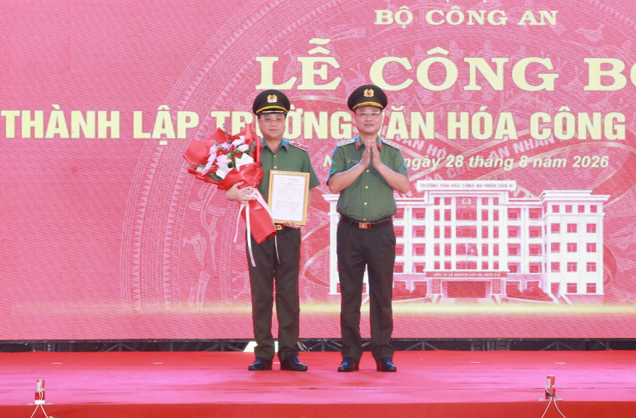 THỨ TRƯỞNG PHẠM THẾ TÙNG DỰ LỄ CÔNG BỐ THÀNH LẬP TRƯỜNG VĂN HÓA CÔNG AN NHÂN DÂN VI TẠI NGHỆ AN