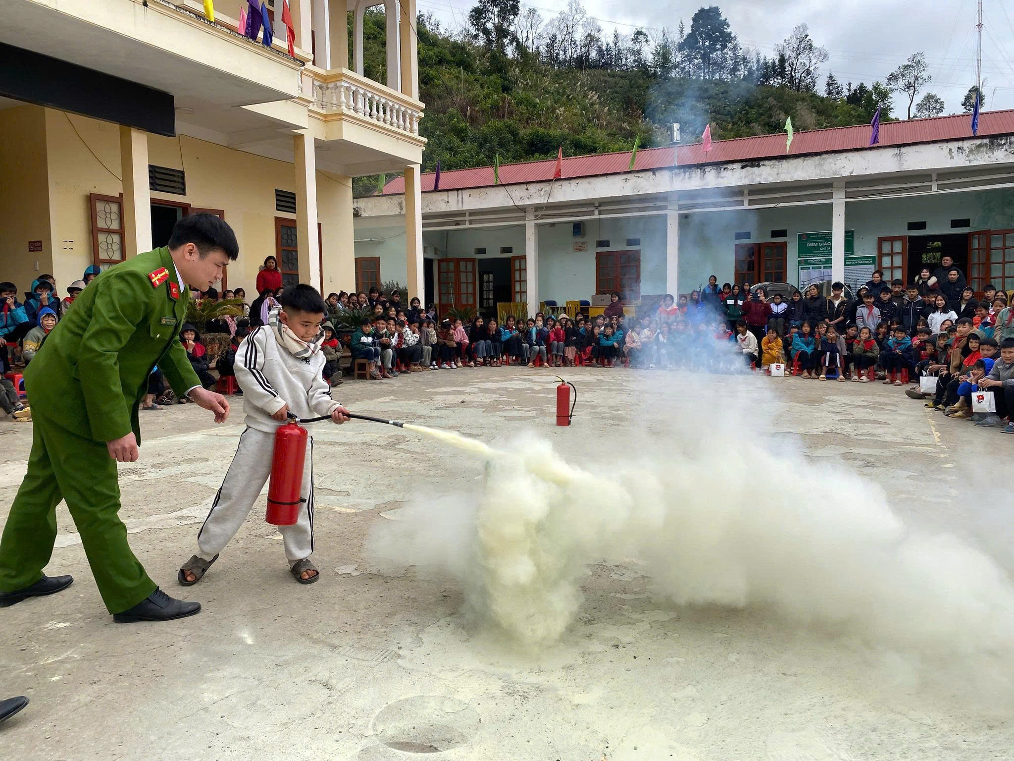 HỘI NGHỊ TUYÊN TRUYỀN PHỔ BIẾN, GIÁO DỤC PHÁP LUẬT TRONG TRƯỜNG HỌC 