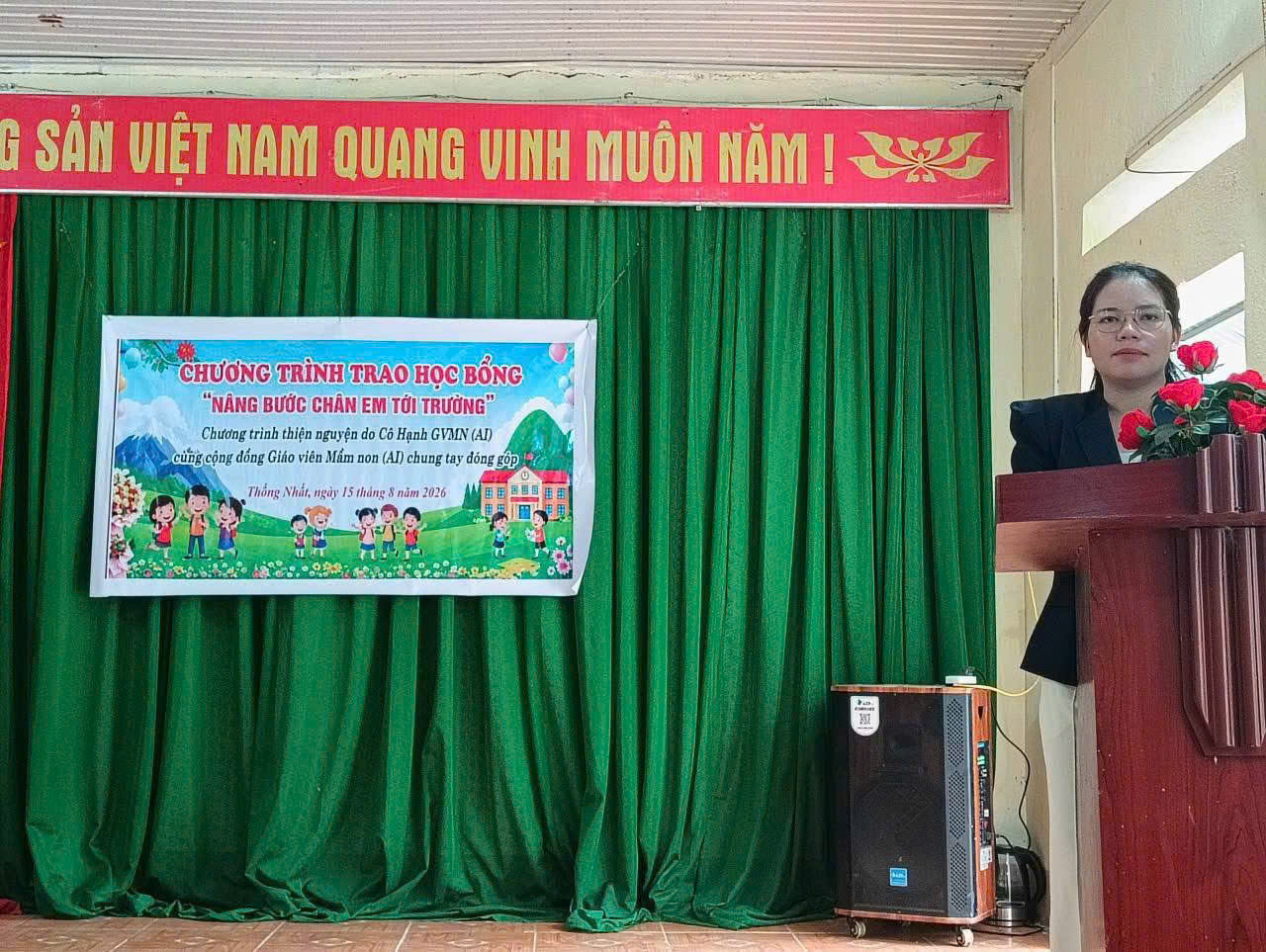 Trao học bổng 2.jpg