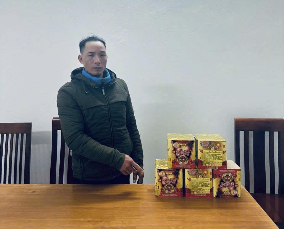 TÀNG TRỮ TRÁI PHÉP 07KG PHÁO NỔ - MỘT ĐỐI TƯỢNG BỊ KHỞI TỐ