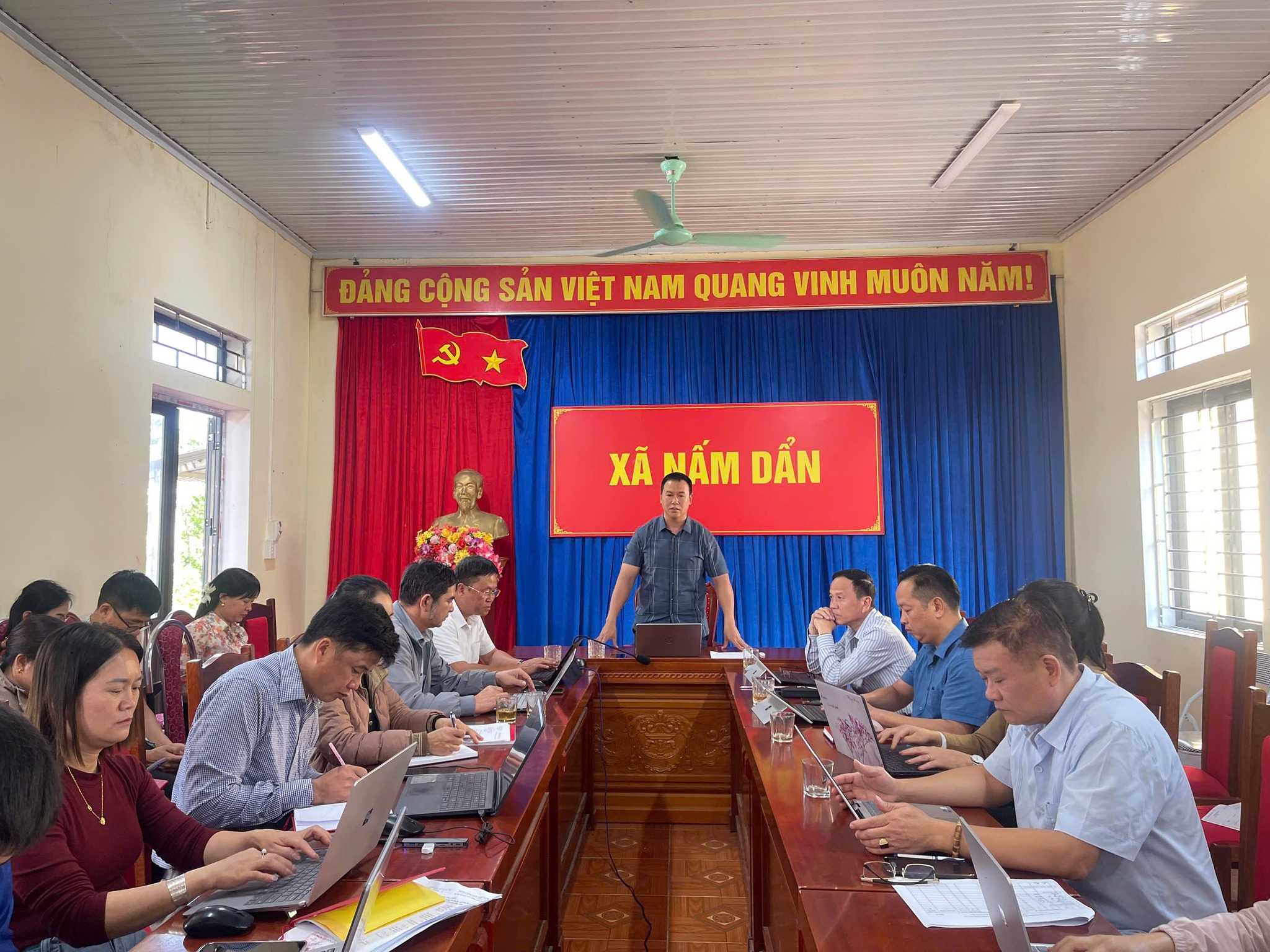 CHI BỘ CÁC CƠ QUAN ĐẢNG XÃ NẤM DẨN TỔ CHỨC SINH HOẠT THƯỜNG KỲ THÁNG 5 NĂM 2026
