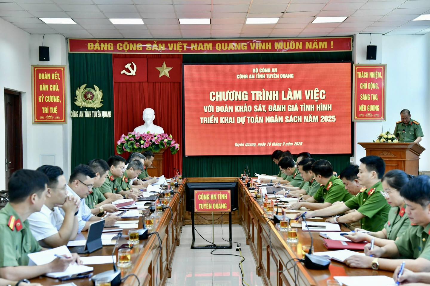 ĐOÀN KHẢO SÁT CỤC KẾ HOẠCH VÀ TÀI CHÍNH LÀM VIỆC VỚI CÔNG AN TỈNH TUYÊN QUANG