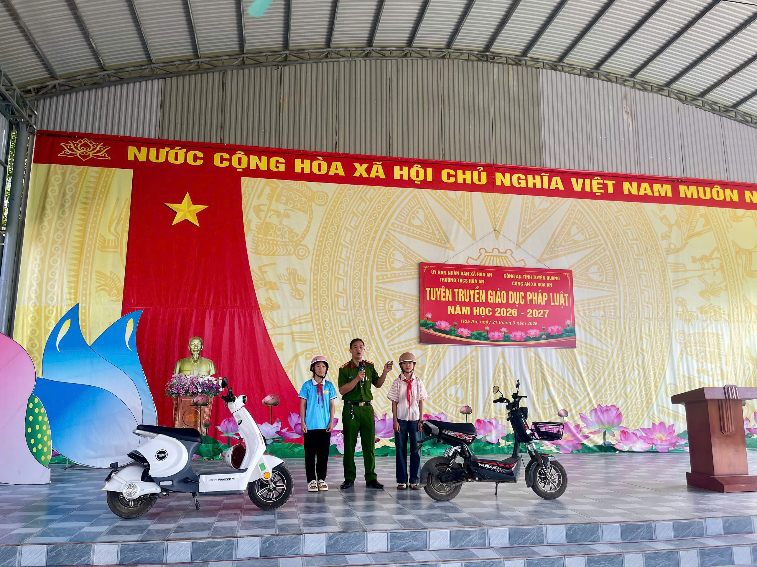 CÔNG AN XÃ HÒA AN TRANG BỊ KỸ NĂNG AN TOÀN CHO HỌC SINH NGAY TỪ ĐẦU NĂM HỌC