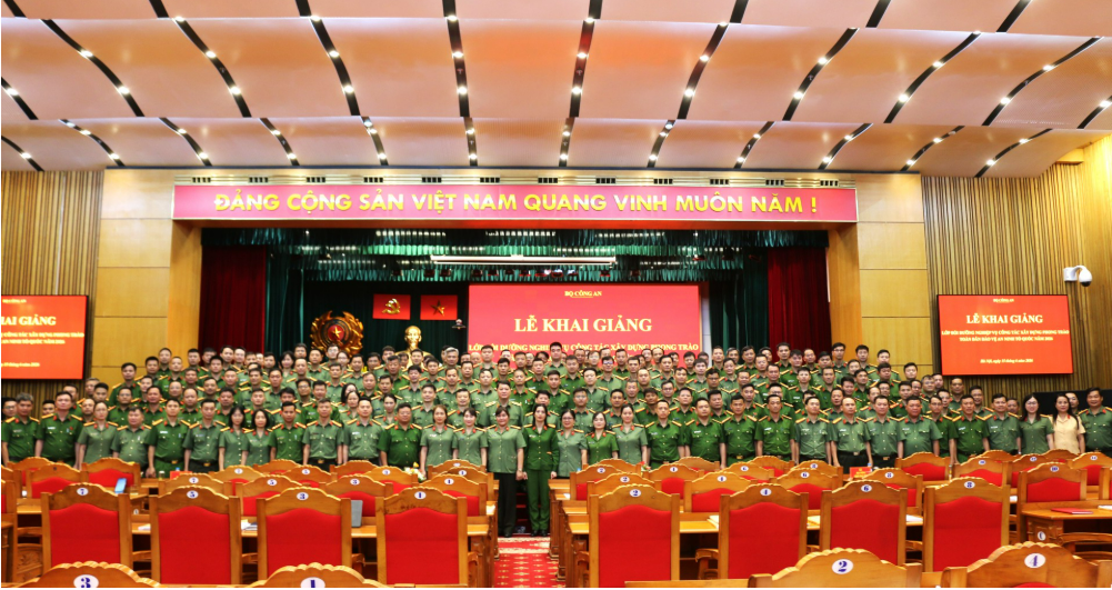 KHAI GIẢNG LỚP BỒI DƯỠNG NGHIỆP VỤ CÔNG TÁC XÂY DỰNG PHONG TRÀO TOÀN DÂN BẢO VỆ AN NINH TỔ QUỐC