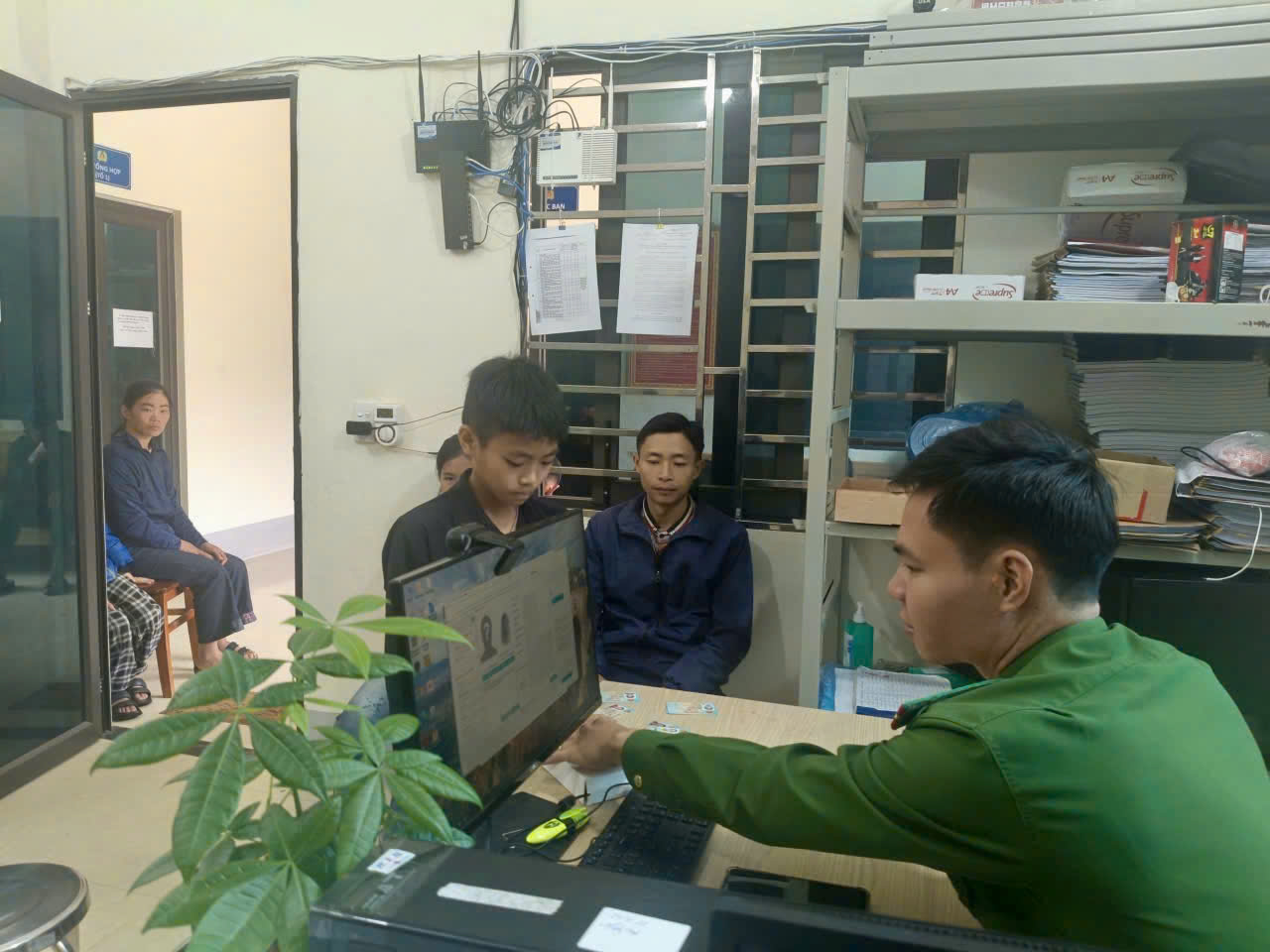 CÔNG AN XÃ THÀNG TÍN TÍCH CỰC TRIỂN KHAI THU NHẬN HỒ SƠ CẤP TÀI KHOẢN ĐỊNH DANH ĐIỆN TỬ MỨC ĐỘ 2