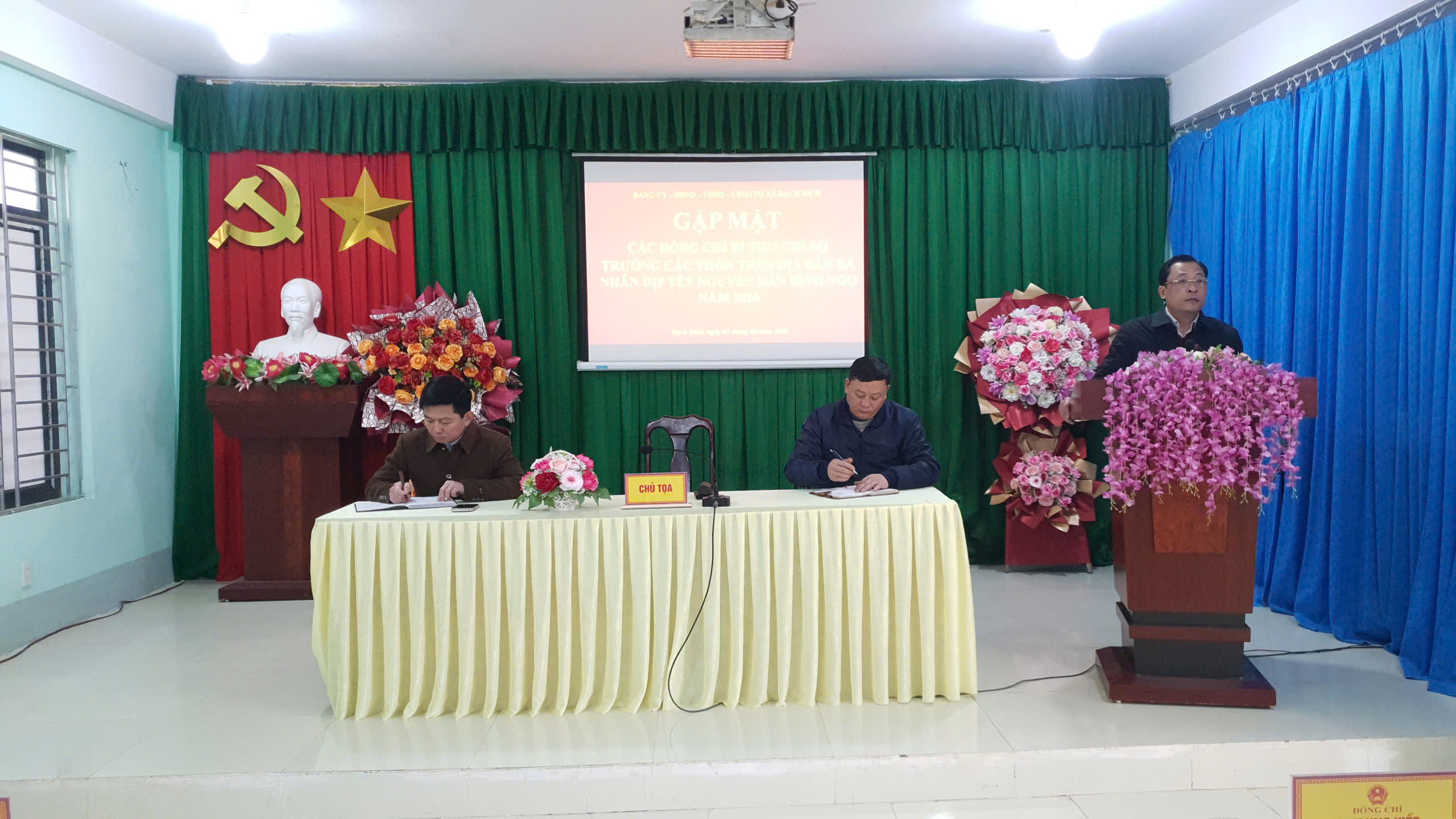 Đảng ủy – HĐND – UBND – UBMTQVN xã Bạch Đích gặp mặt, tặng quà Tết các Bí thư chi bộ, Trưởng thôn