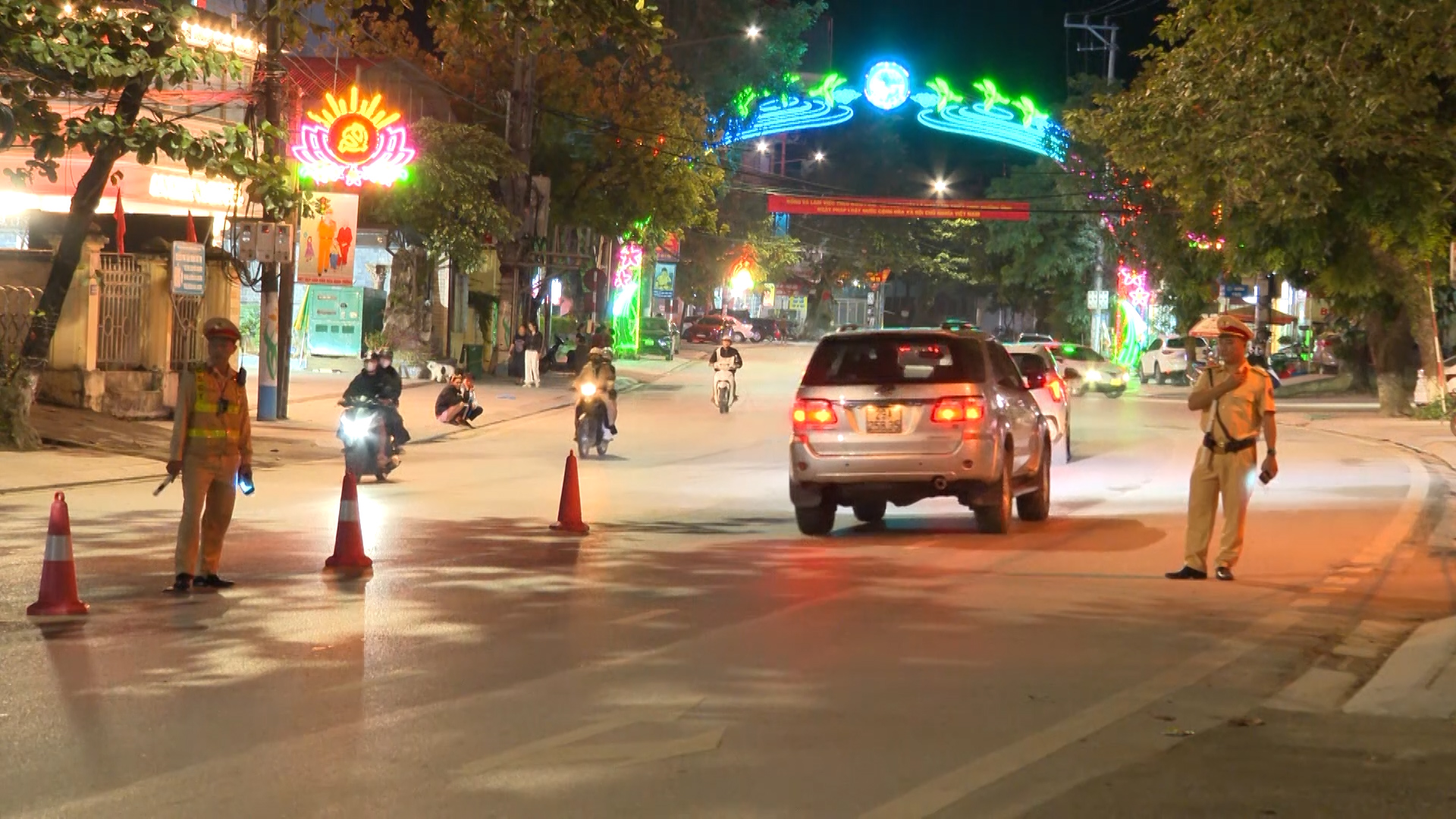 QUYẾT LIỆT XỬ LÝ VI PHẠM NÔNG ĐỒ CỒN, KÉO GIẢM TAI NẠN GIAO THÔNG