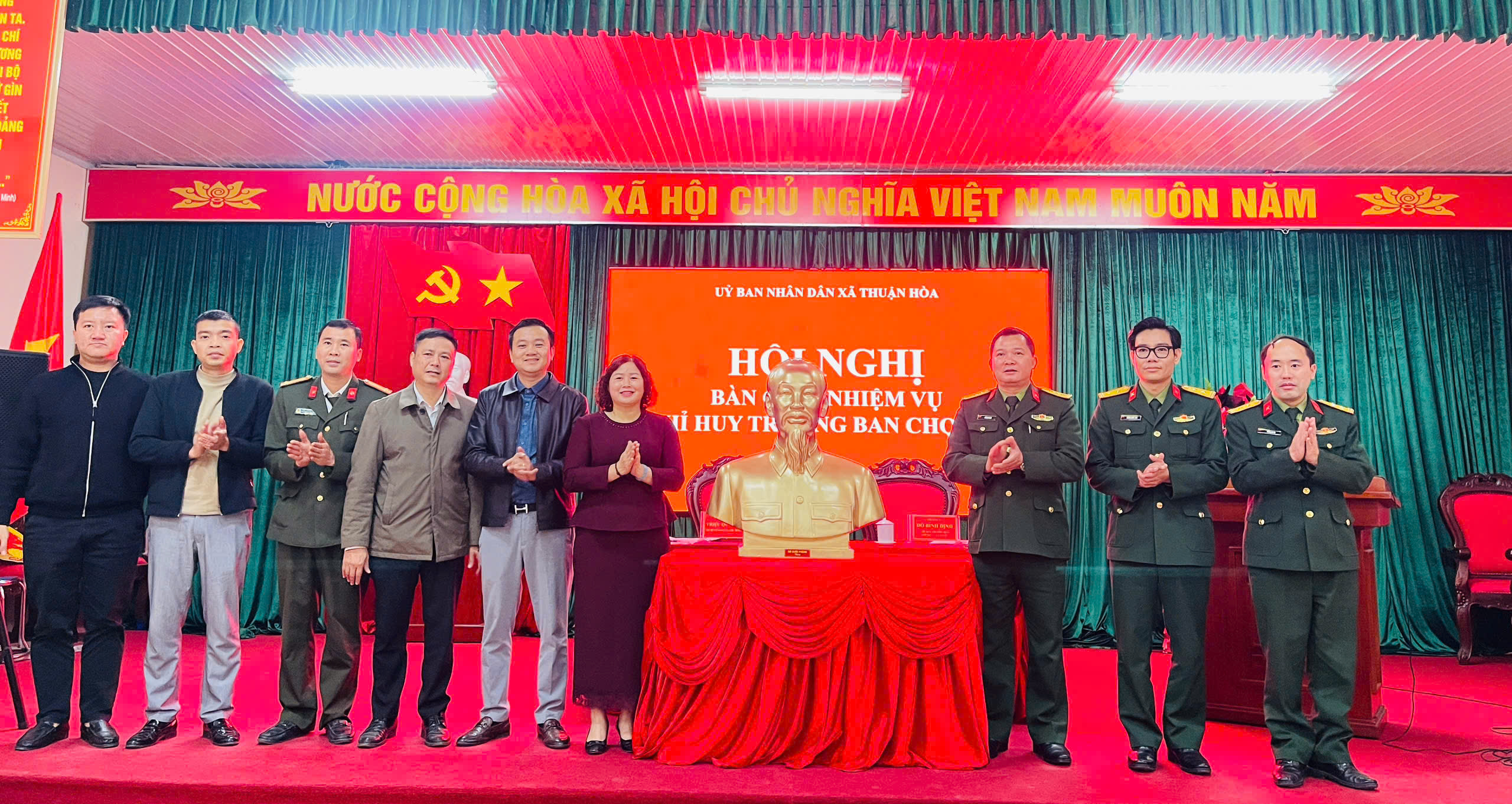 Hội nghị bàn giao nhiệm vụ Chỉ huy Trưởng Ban Chỉ huy quân sự xã