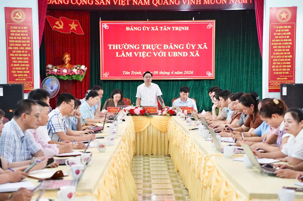 THƯỜNG TRỰC ĐẢNG ỦY XÃ TÂN TRỊNH LÀM VIỆC VỚI UBND XÃ VÀ CÁC CƠ QUAN CHUYÊN MÔN