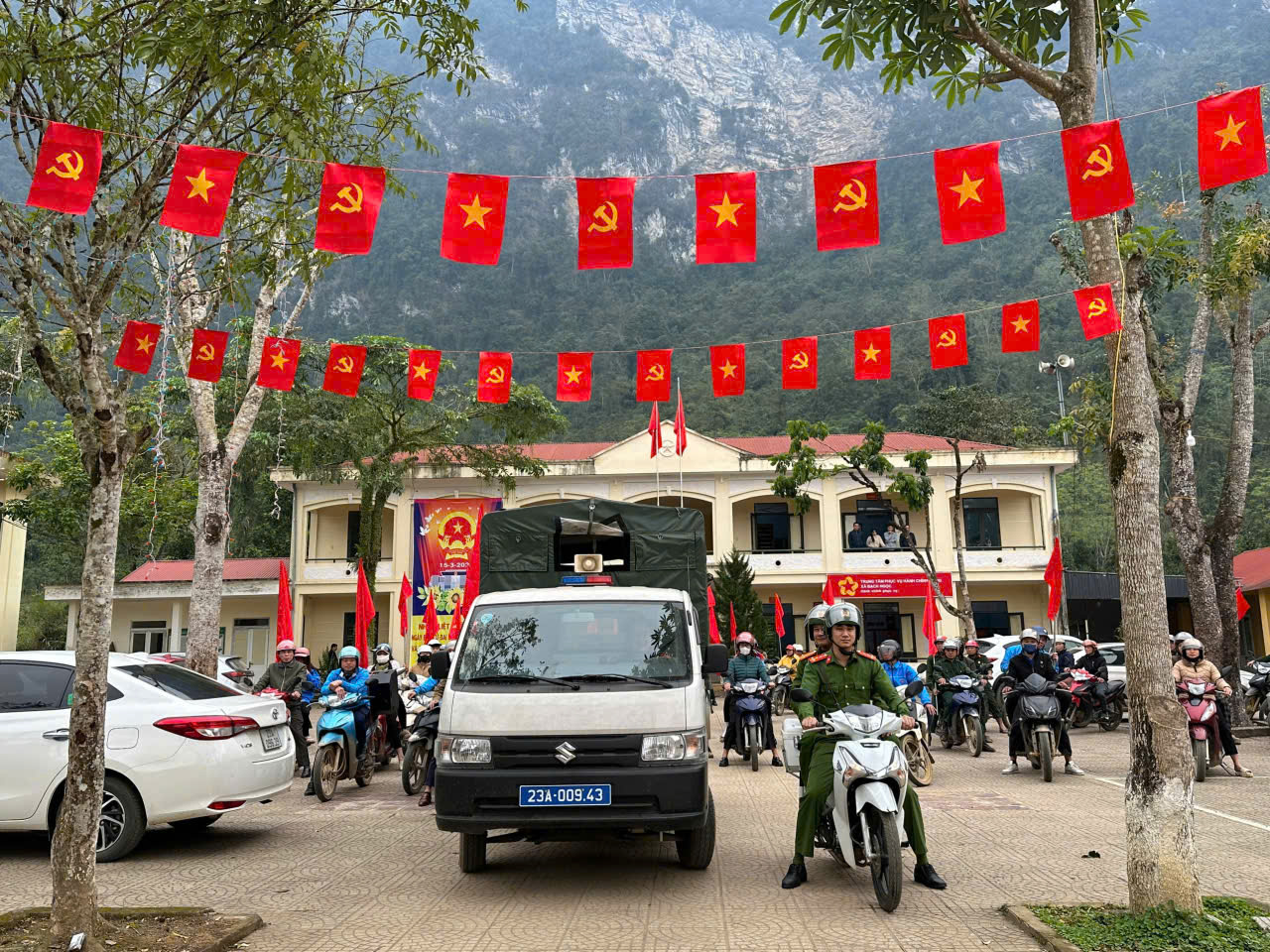 Xã Bạch Ngọc tổ chức tuyên truyền cổ động lưu động về cuộc bầu cử đại biểu Quốc hội khóa XVI và đại biểu HĐND các cấp