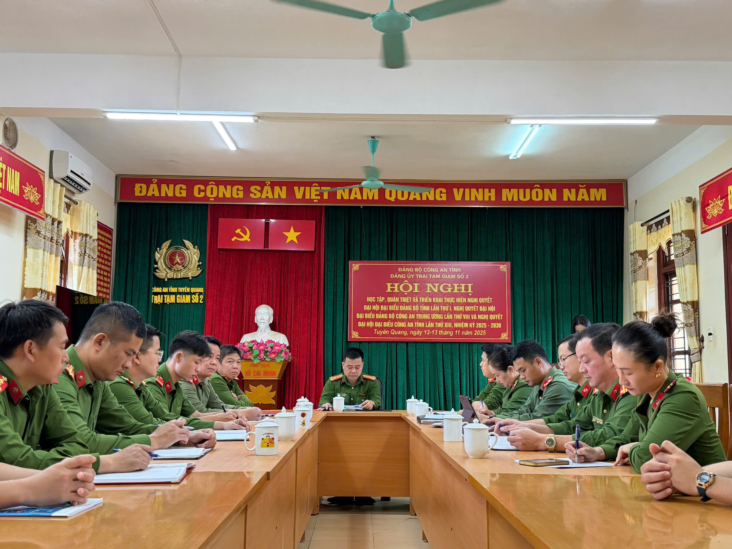 TRẠI TẠM GIAM SỐ 2  CÔNG AN TỈNH TUYÊN QUANG TỔ CHỨC HỌC TẬP, QUÁN TRIỆT NGHỊ QUYẾT ĐẠI HỘI ĐẢNG CÁC CẤP NHIỆM KỲ 2025 - 2030