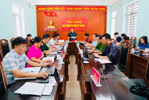 Bí thư Đảng uỷ xã Bùi Huy Hoàng chủ trì hội nghị Ban Thường vụ Đảng ủy xã tháng 6/2026