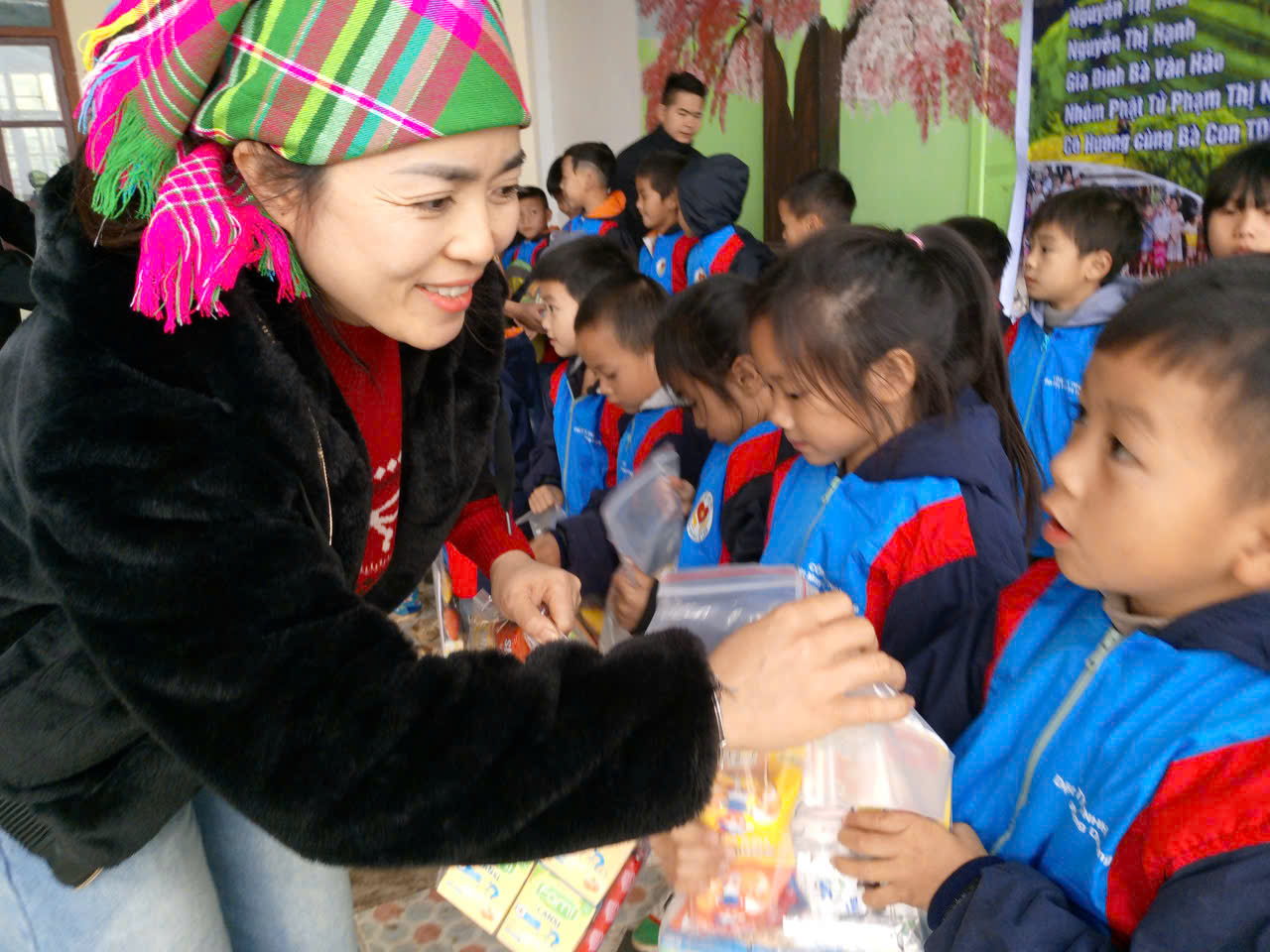 Chương trình Thiện Nguyện “Tết về trên Bản – Sắc màu Đông bắc – Nâng bước em đến trường”.