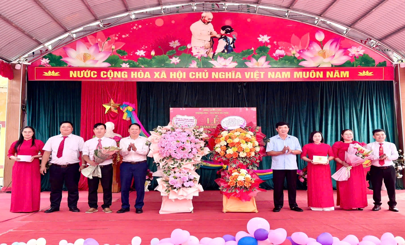 Lãnh đạo Sở Tư pháp tỉnh Tuyên Quang dự Lễ kỷ niệm 80 năm truyền thống ngành Giáo dục và Khai giảng năm học 2025 - 2026