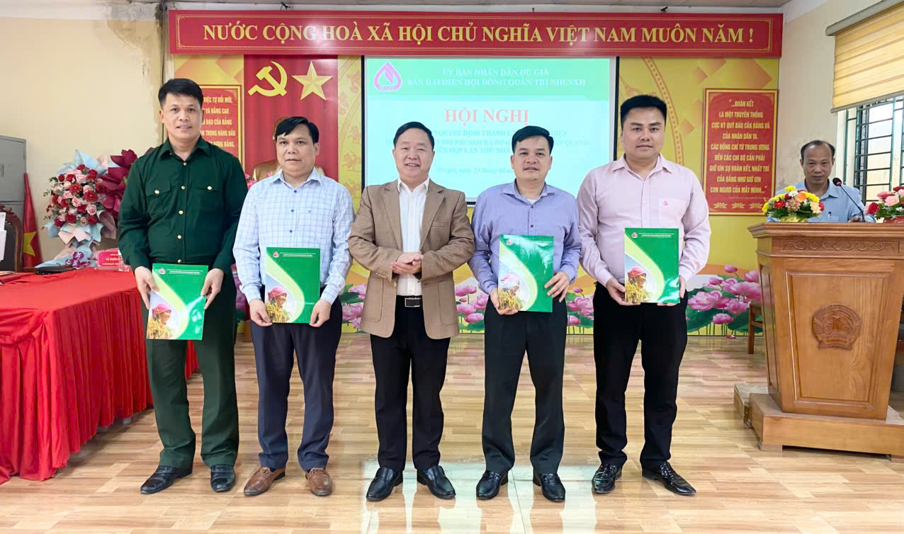 Hội nghị Công bố Quyết định thành lập Ban đại diện Hội đồng quản trị NHCSXH xã Du Già