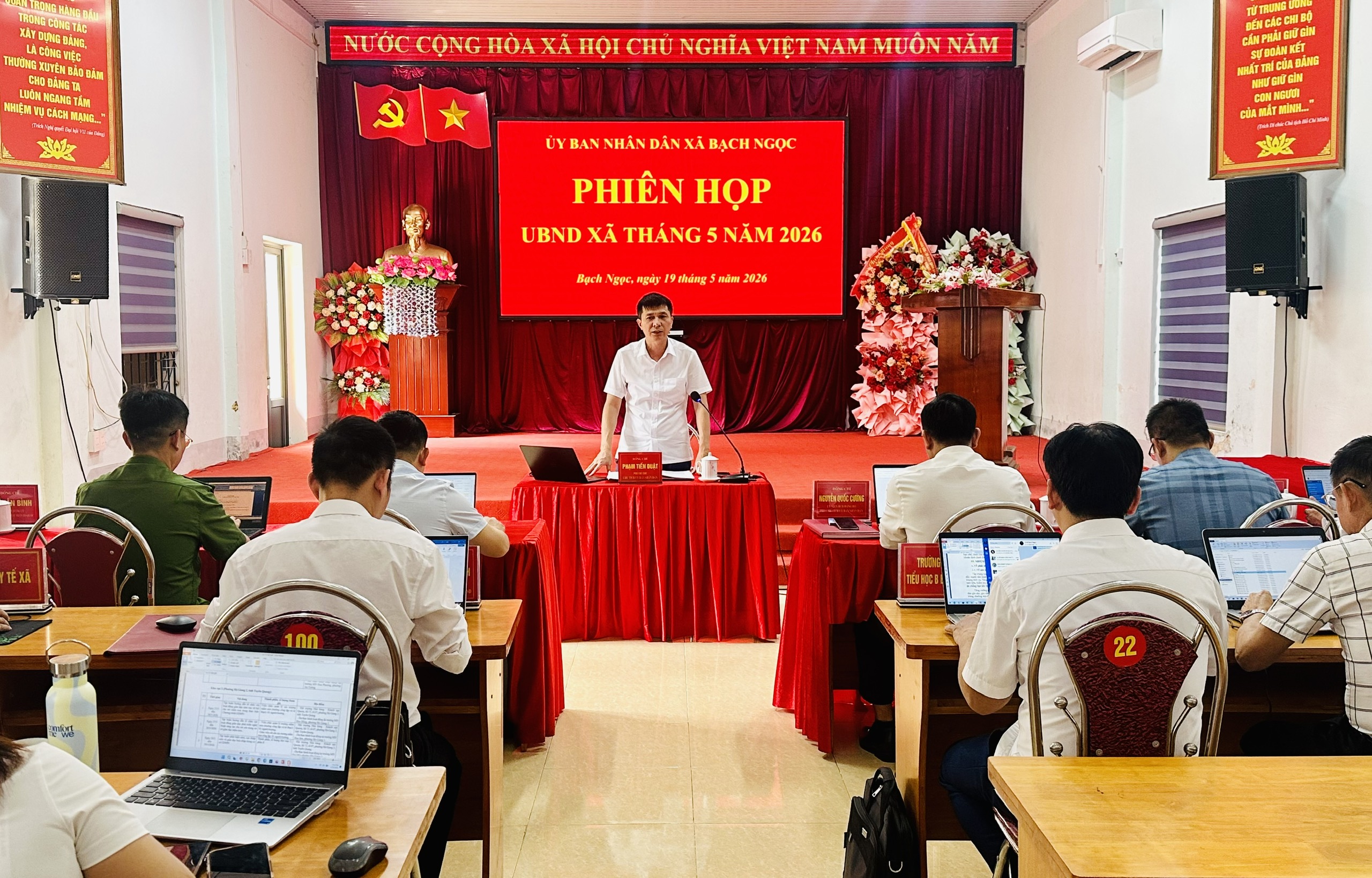 Phiên họp thường kỳ UBND xã tháng 5 năm 2026