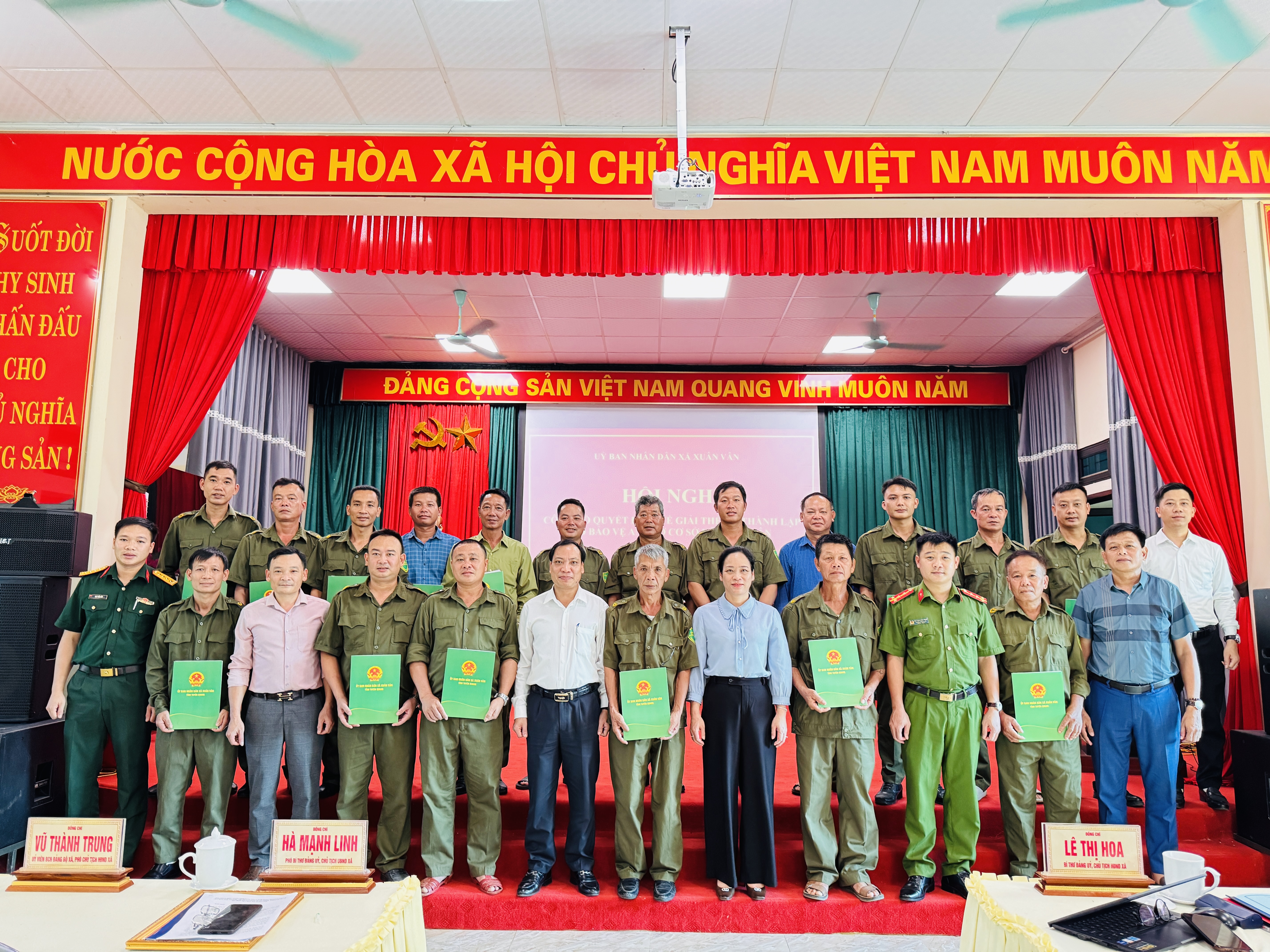 XÃ XUÂN VÂN TỔ CHỨC HỘI NGHỊ CÔNG BỐ QUYẾT ĐỊNH GIẢI THỂ, THÀNH LẬP VÀ RA MẮT TỔ BẢO VỆ AN NINH, TRẬT TỰ Ở CƠ SỞ