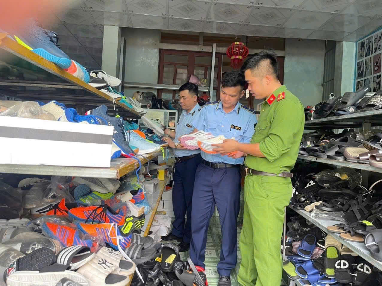 CHUNG TAY ĐẤU TRANH PHÒNG, CHỐNG GIAN LẬN THƯƠNG MẠI VÀ HÀNG GIẢ