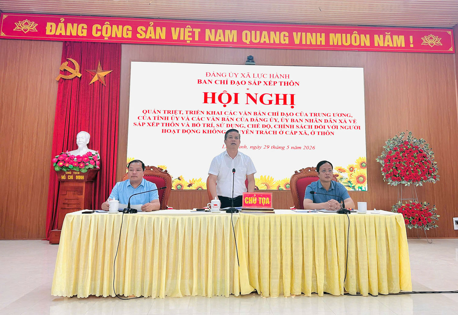 Lực Hành tổ chức Hội nghị quán triệt, triển khai các văn bản liên quan đến sắp xếp thôn