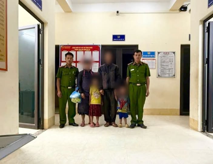 CÔNG AN XÃ KỊP THỜI GIÚP HAI CHÁU NHỎ ĐI LẠC TRỞ VỀ VỚI GIA ĐÌNH