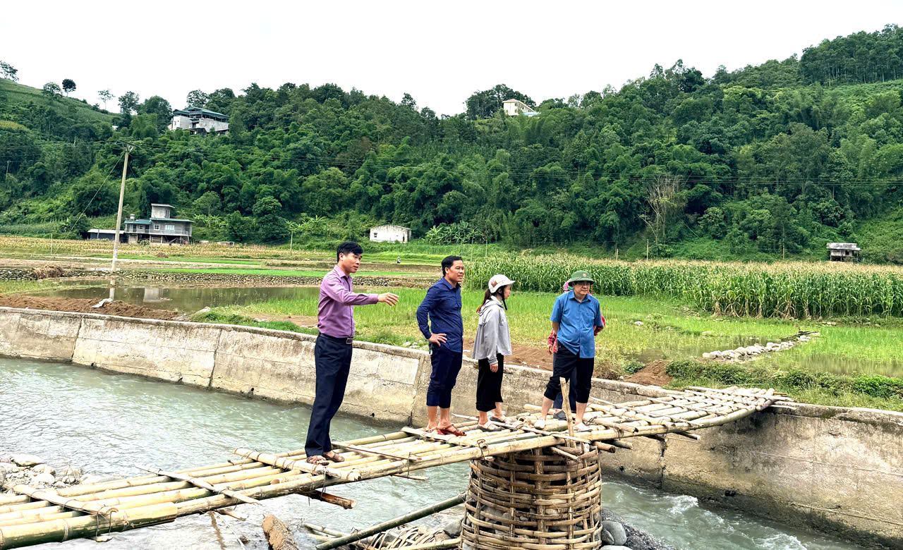 Thường trực HĐND xã Niêm Sơn tổ chức giám sát việc giải quyết, trả lời kiến nghị của cử tri tại thôn Bản Tại và thôn Bản Tồng 