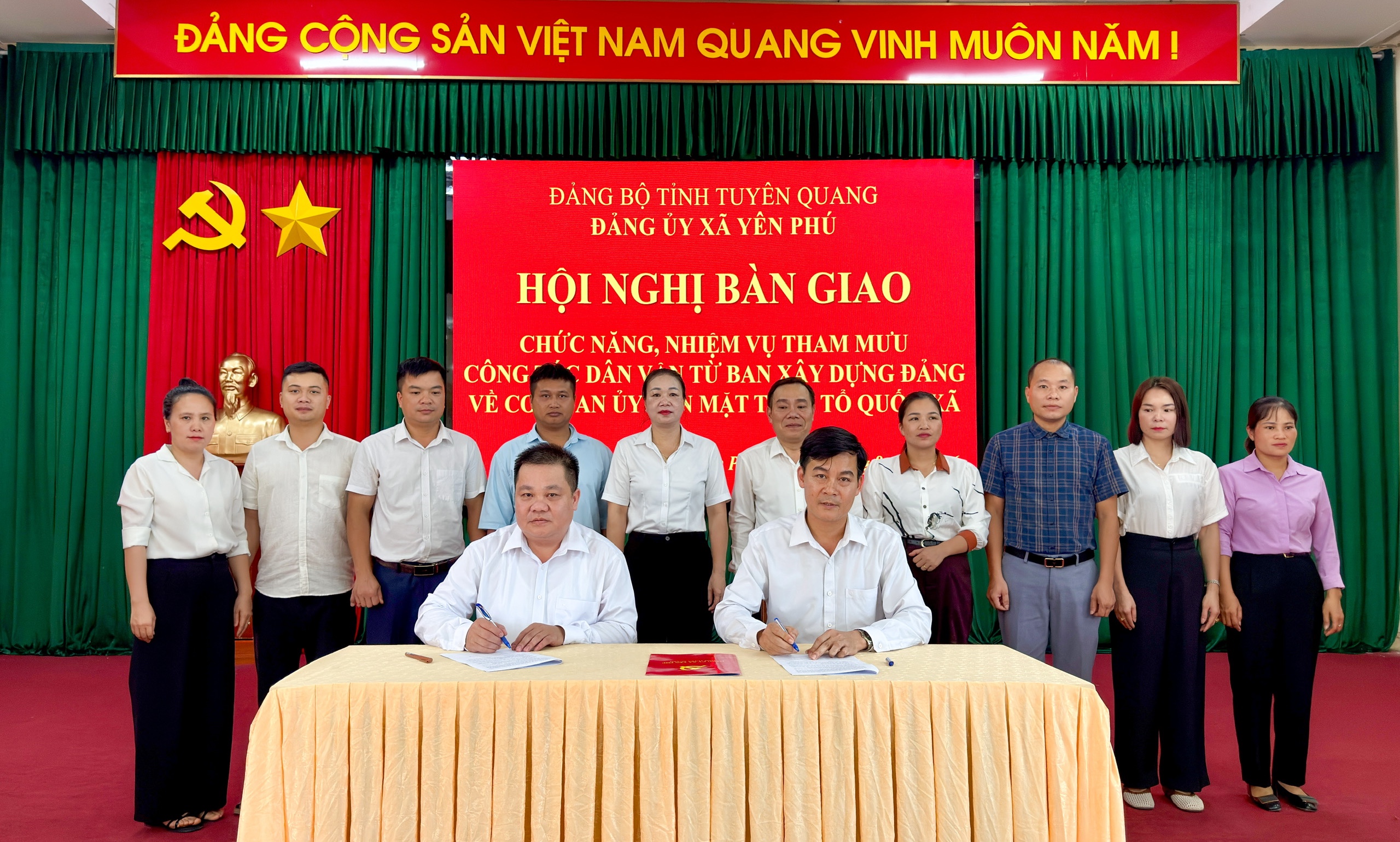 XÃ YÊN PHÚ TỔ CHỨC BÀN GIAO CHỨC NĂNG, NHIỆM VỤ CÔNG TÁC DÂN VẬN