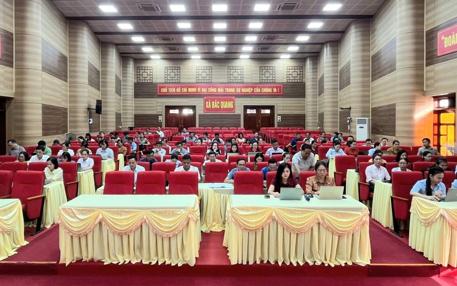 Tập huấn công tác văn thư, lưu trữ, sử dụng Hệ thống điều hành tác nghiệp của Đảng và công tác tài chính đảng năm 2026.
