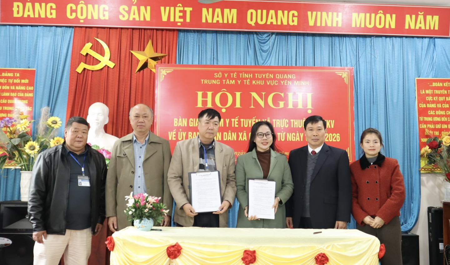 HỘI NGHỊ BÀN GIAO TRẠM Y TẾ XÃ VỀ UBND XÃ QUẢN LÝ