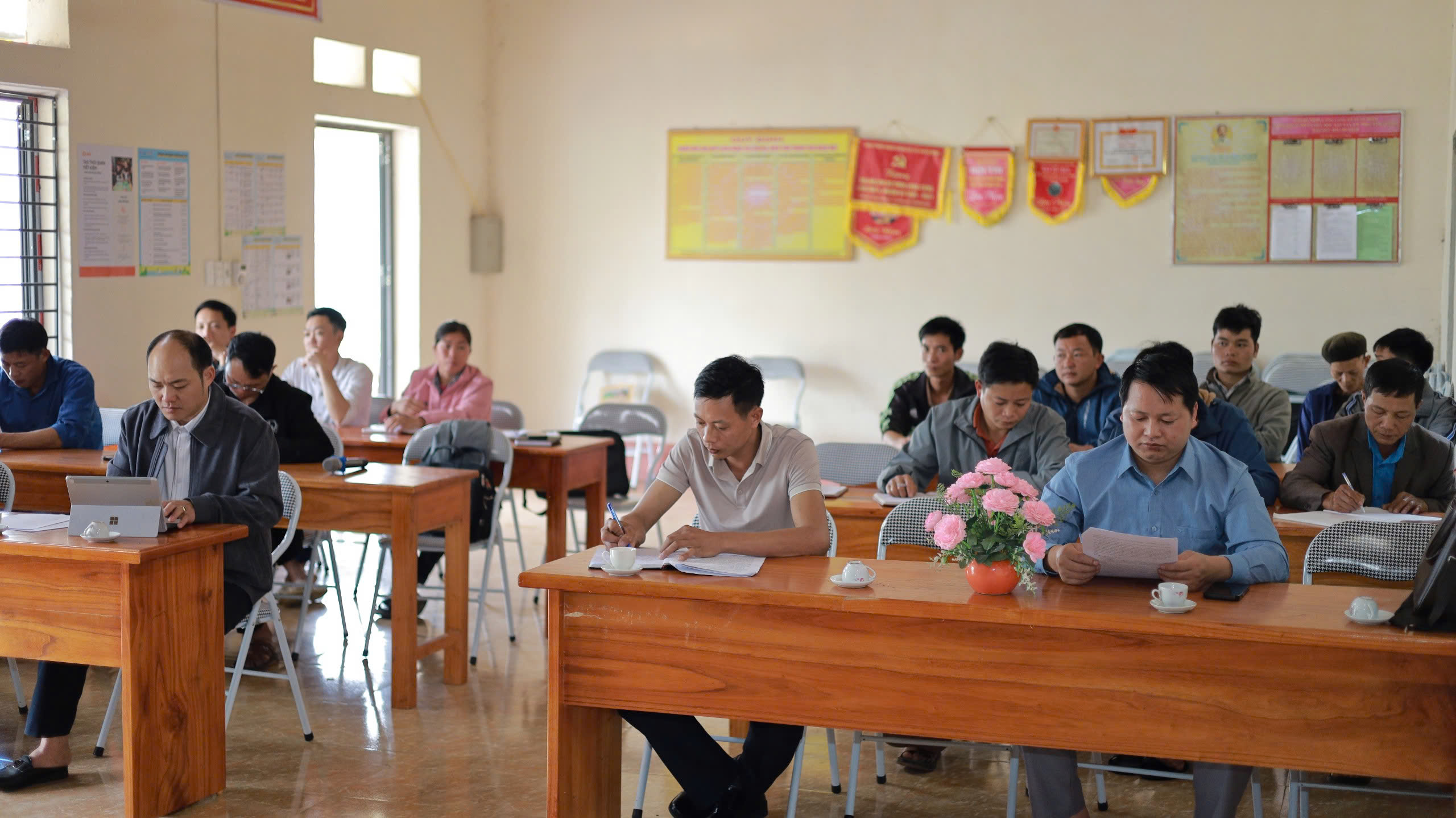 Chi bộ thôn Lang Cang tổ chức hội nghị tổng kết năm 2025