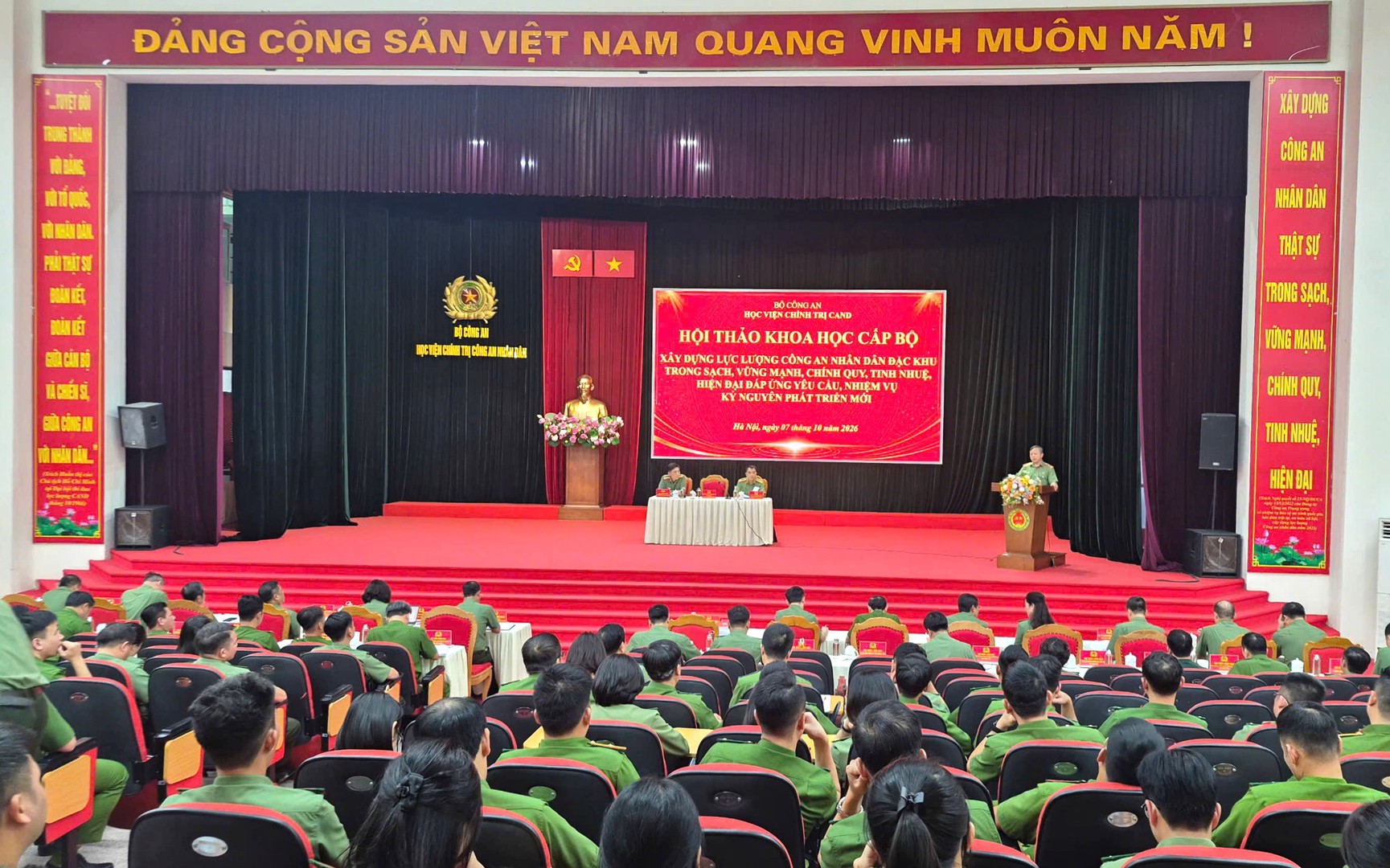 XÂY DỰNG LỰC LƯỢNG CAND ĐẶC KHU VỮNG MẠNH, HIỆN ĐẠI, QUẢN TRỊ HIỆU QUẢ CÁC THÁCH THỨC VỀ AN NINH