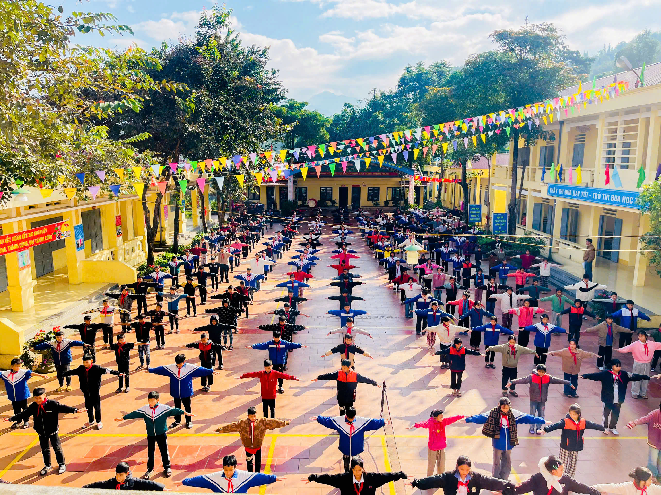 ƯƠM MẦM ĐOÀN KẾT TỪ MÁI TRƯỜNG VÙNG CAO