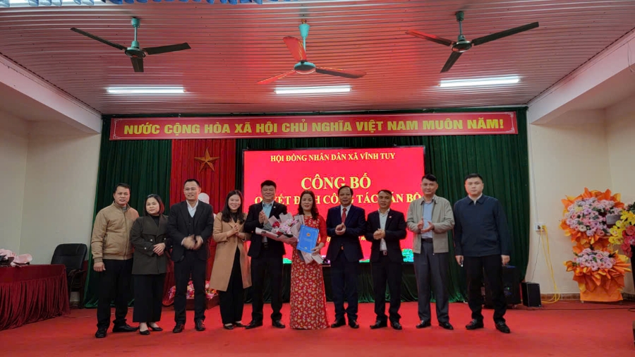 Hội đồng nhân dân xã Vĩnh Tuy tổ chức hội nghị công bố Quyết định về công tác cán bộ