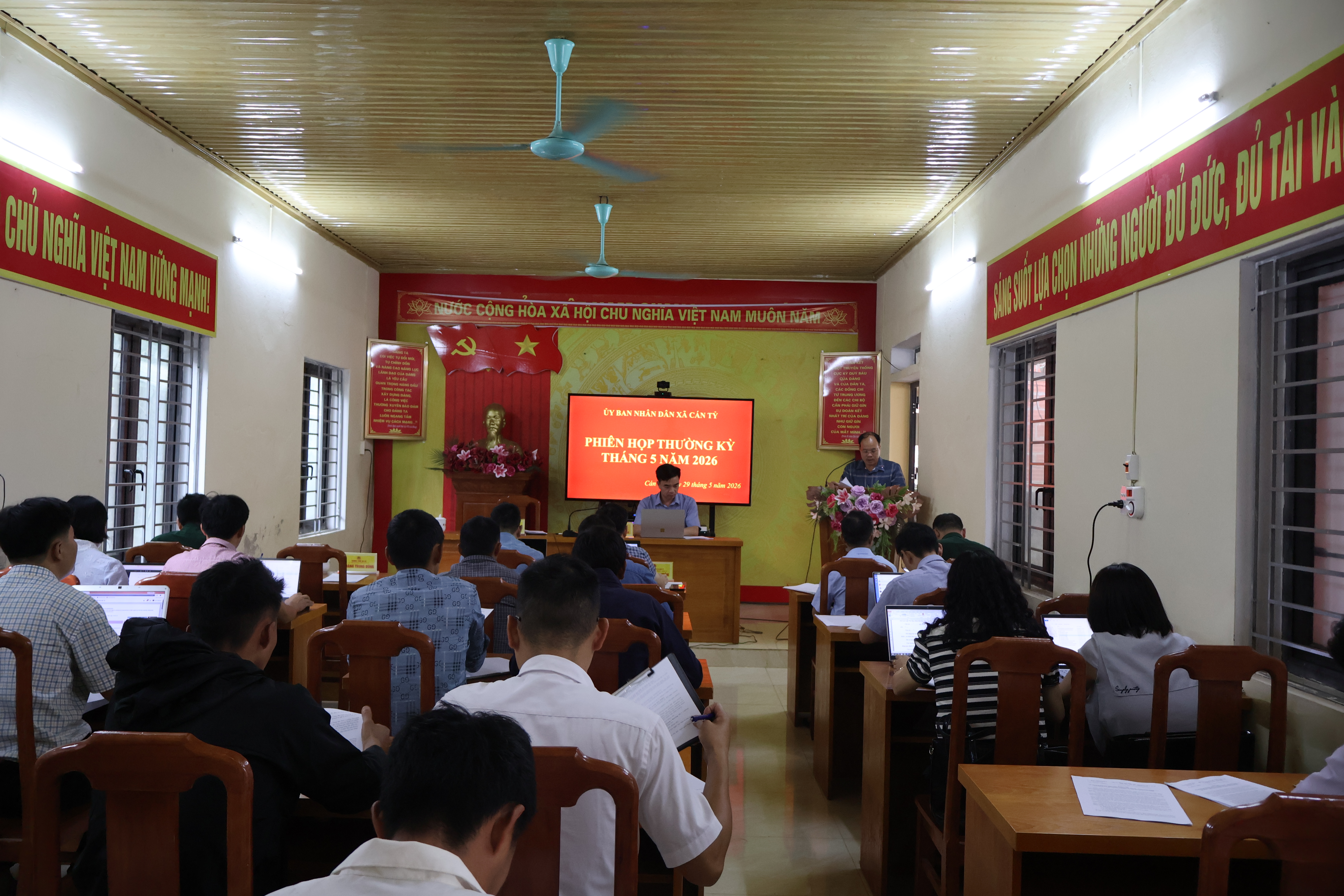 Uỷ ban nhân dân xã Cán Tỷ tổ chức phiên họp thường kỳ tháng 5 năm 2026