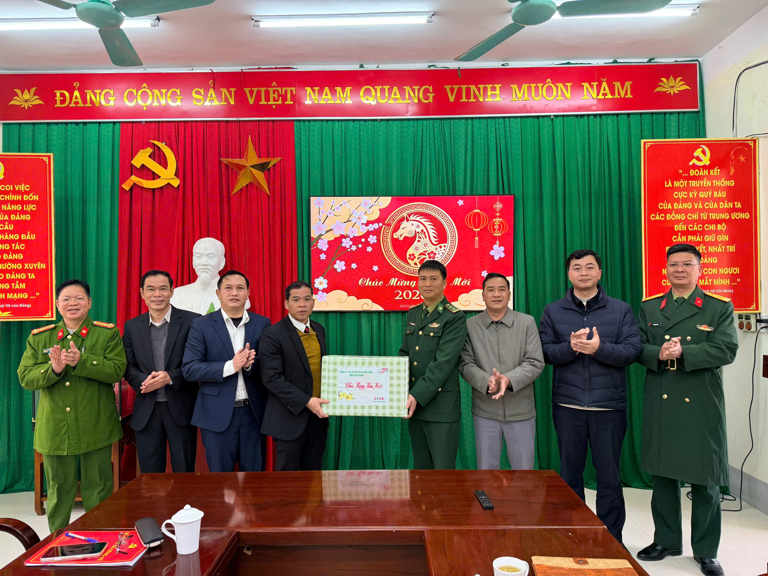 BỘ ĐỘI BIÊN PHÒNG ĐỒNG HÀNH CÙNG ĐỊA PHƯƠNG ĐÓN XUÂN MỚI