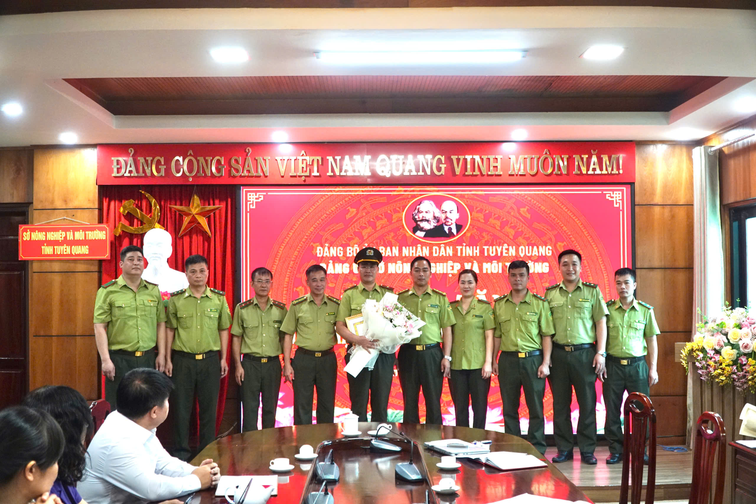 Lễ trao tặng huy hiệu 30 năm tuổi Đảng
