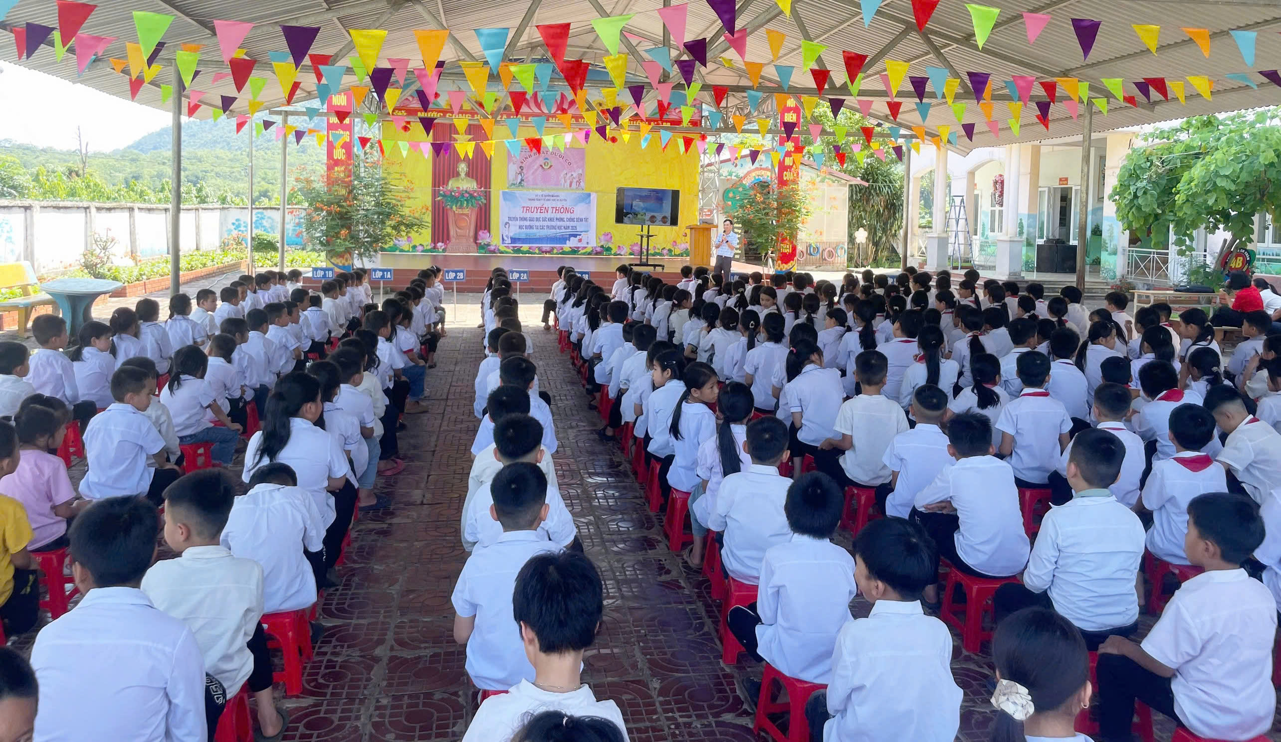 Trung tâm Y tế khu vực Vị Xuyên tăng cường truyền thông, giáo dục sức khỏe cho học sinh