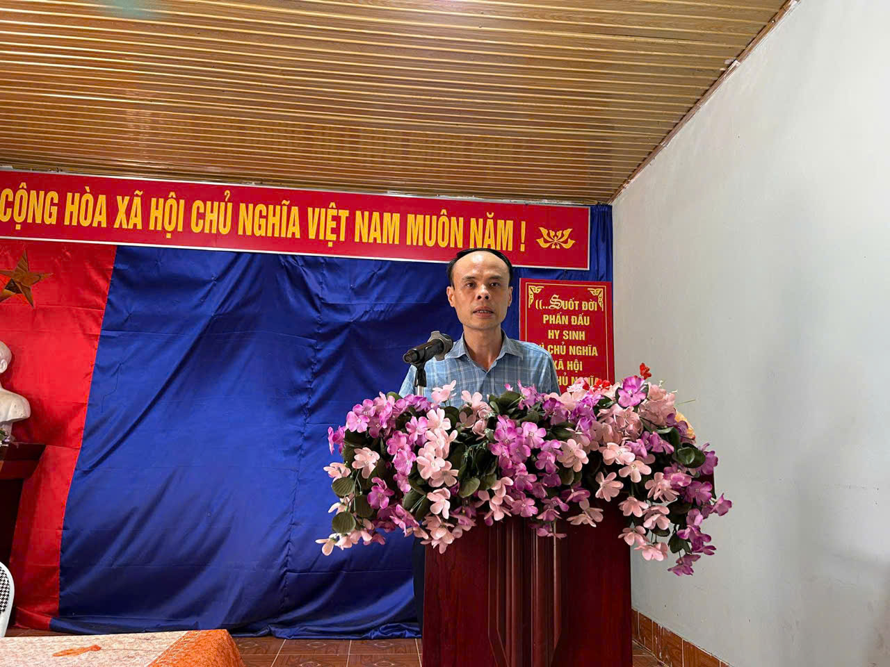 LV với 3 th&ocirc;n DL.jpg