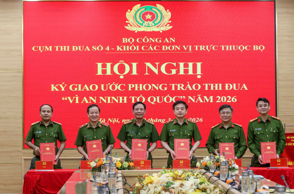 CỤM THI ĐUA SỐ 4 - KHỐI CÁC ĐƠN VỊ TRỰC THUỘC BỘ CÔNG AN KÝ KẾT GIAO ƯỚC THI ĐUA