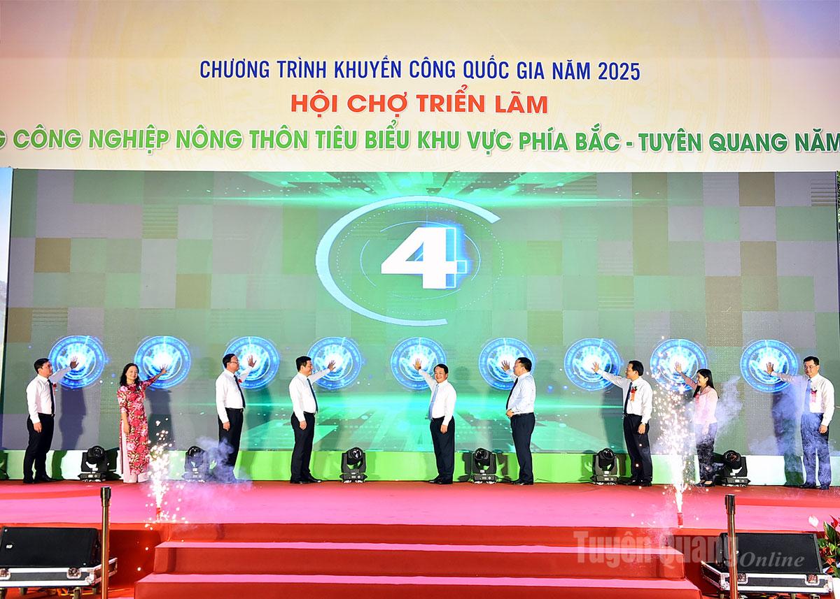 Khai mạc Hội chợ triển lãm hàng Công nghiệp nông thôn tiêu biểu khu vực phía Bắc – Tuyên Quang năm 2025